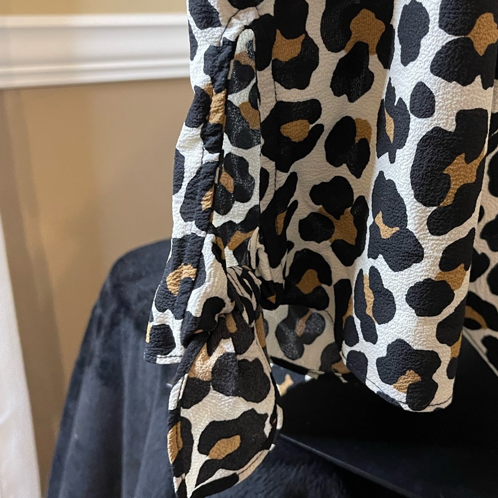 Michael Kors Leopard Print V Neck Lightweight Blo… - image 8